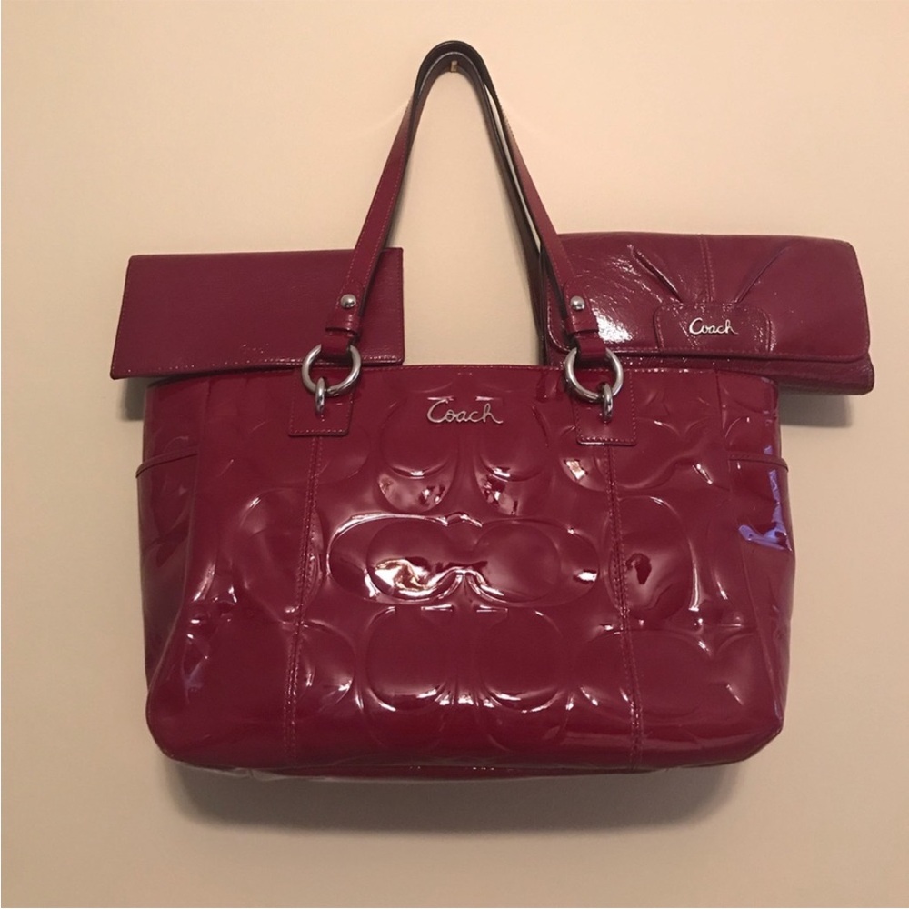 Coach patent leather vintage purse with wallet and card holder in great shape